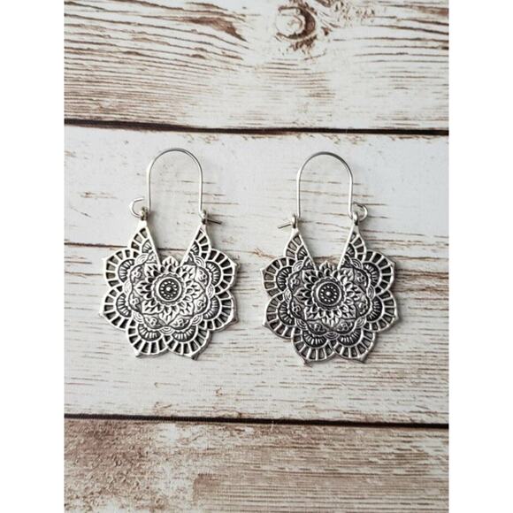 Beautiful Large Silver Tone Boho Style Earrings - Brand New - Picture 2 of 3